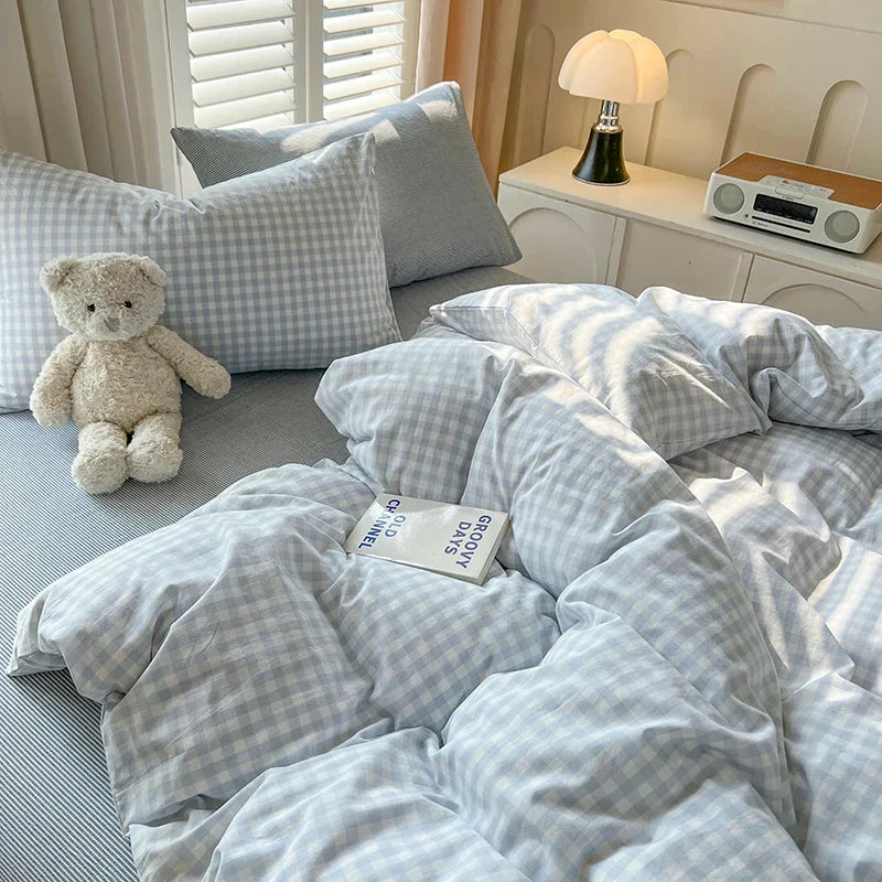 DecorBites™ Luxurious 2024 Grid Lattice Bedding Set