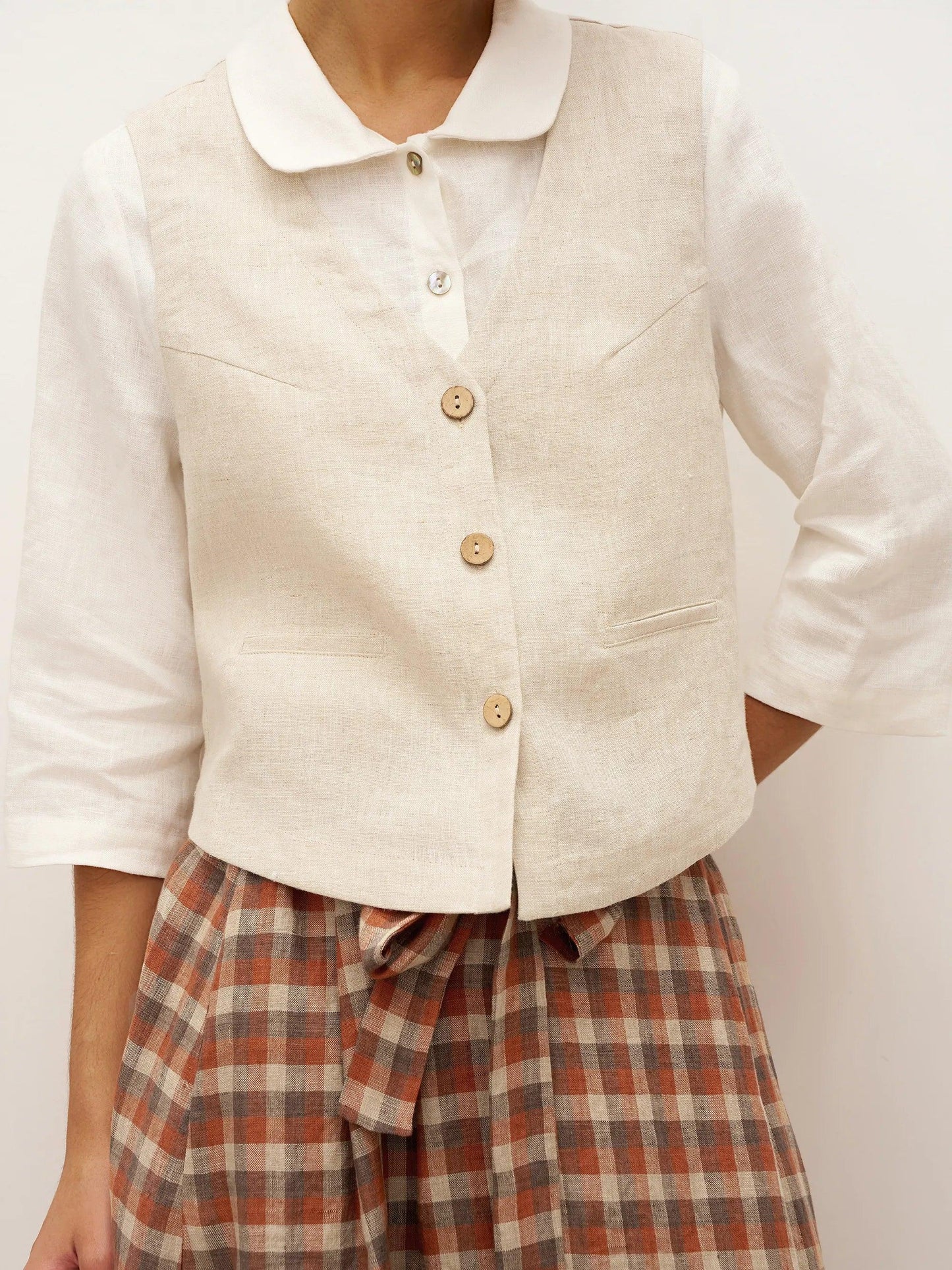 100% Linen V-Neck Buttoned Closure Vest DELIA