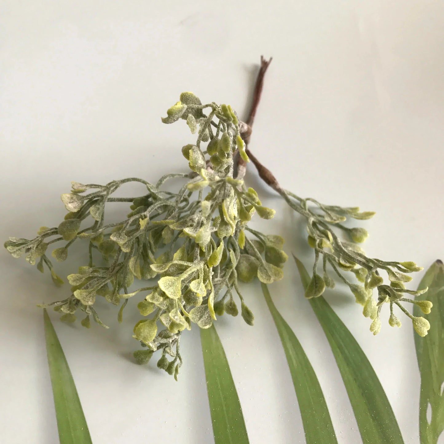 DecorBites™ Greenery Berry Stamen Bundle for DIY Christmas Decor & Gift Wrapping