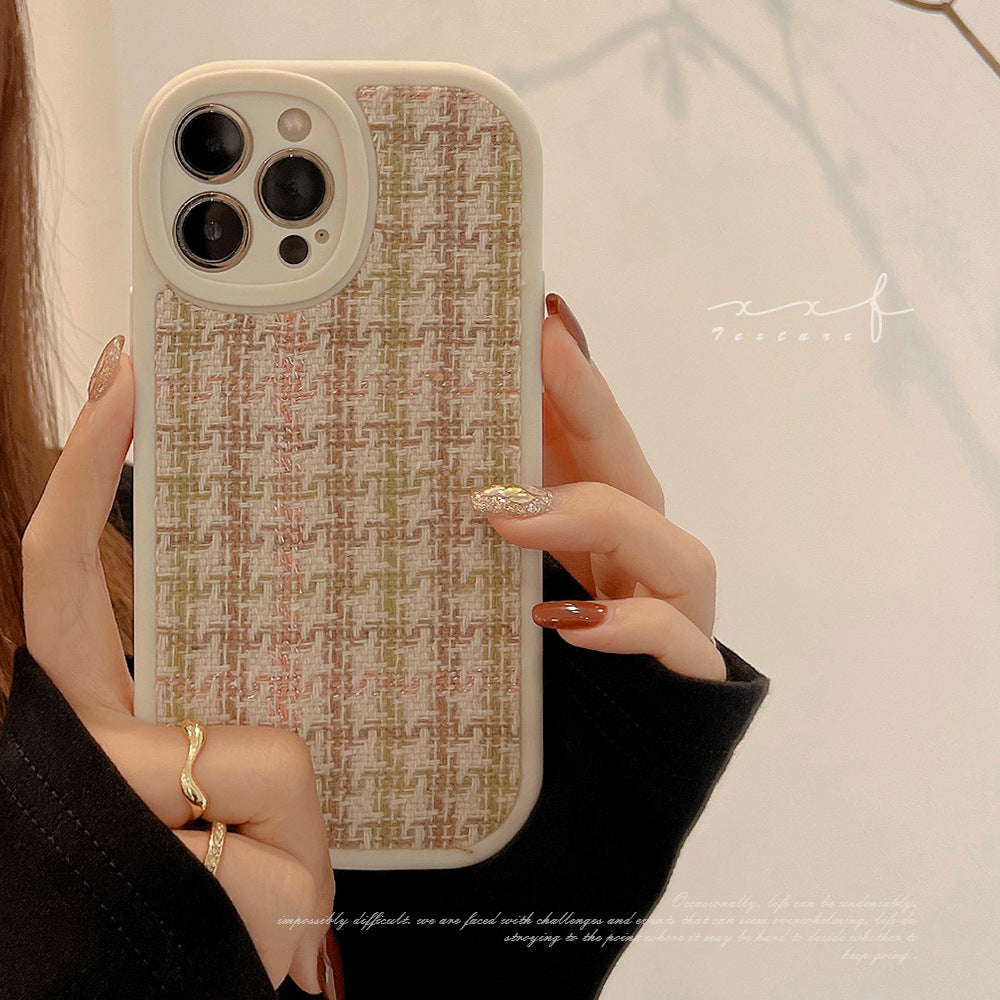 Retro 17promax Apple 16 mobile phone case iphone14 plaid 13pro set 8 suitable for 11 generation hair 12 flannel