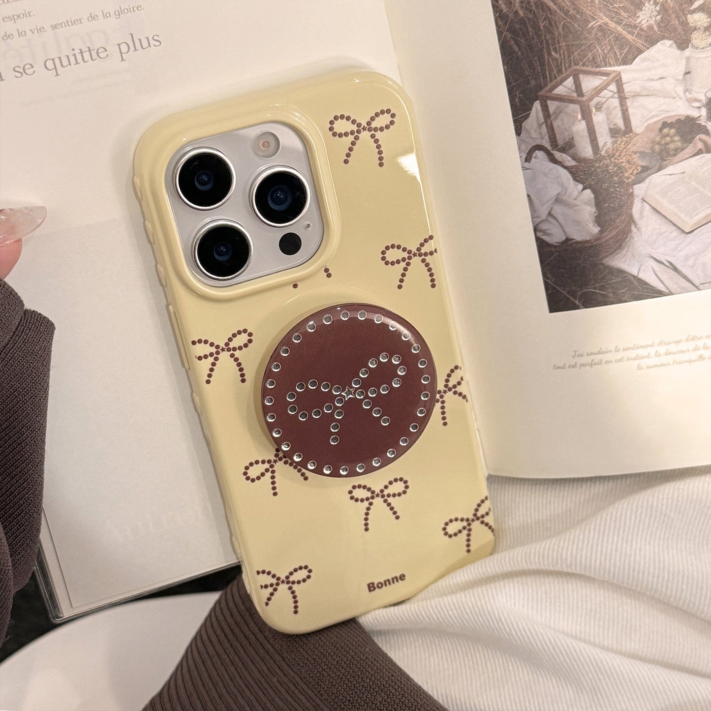 Gilt polka dot bow holder Apple 17 mobile phone case iphone16promax is suitable for 14 personalities 16 all-inclusive.