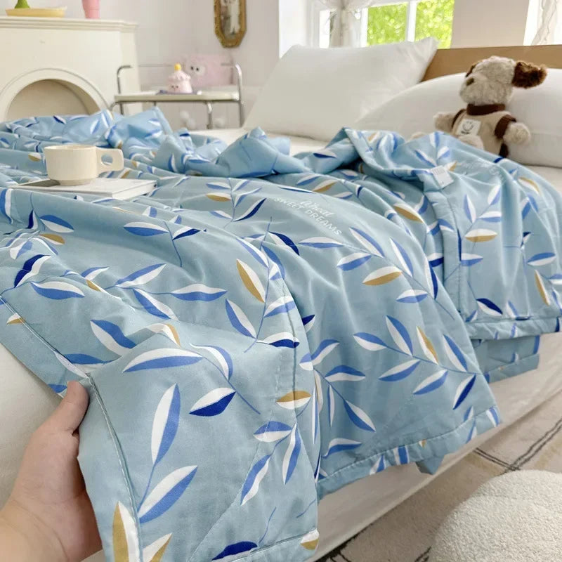 DecorBites™ Cartoon Bear Printed Summer Quilt Lightweight Soft Cooling Blanket