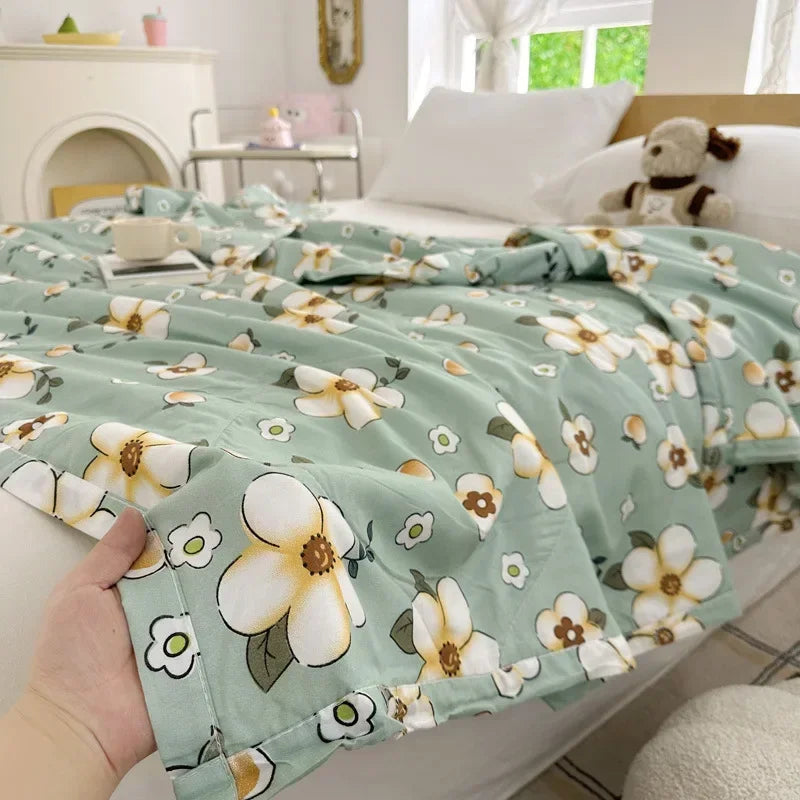 DecorBites™ Cartoon Bear Printed Summer Quilt Lightweight Soft Cooling Blanket