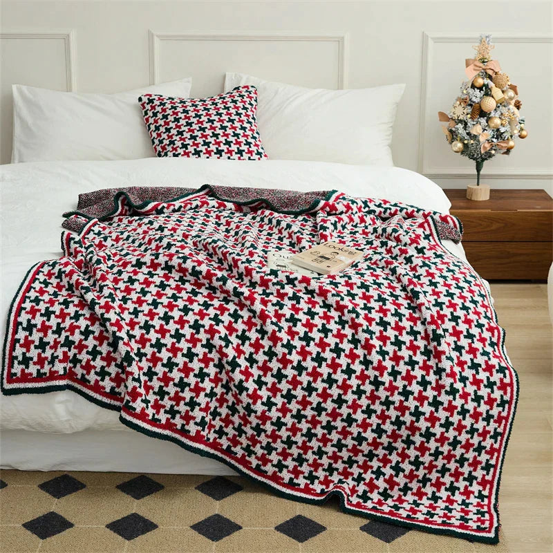 DecorBites™ Kawaii Bee Pattern Cozy Blanket - Super Soft White Spot Edge Design