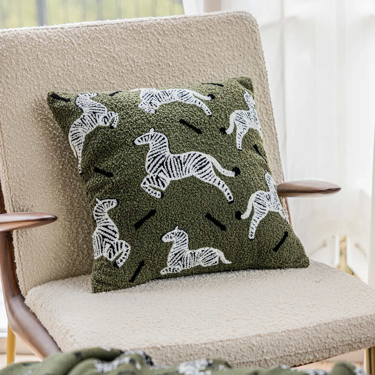 DecorBites™ Embroidered Jacquard Luxury Pillow Cover - Retro Light Luxury Cushion Cover