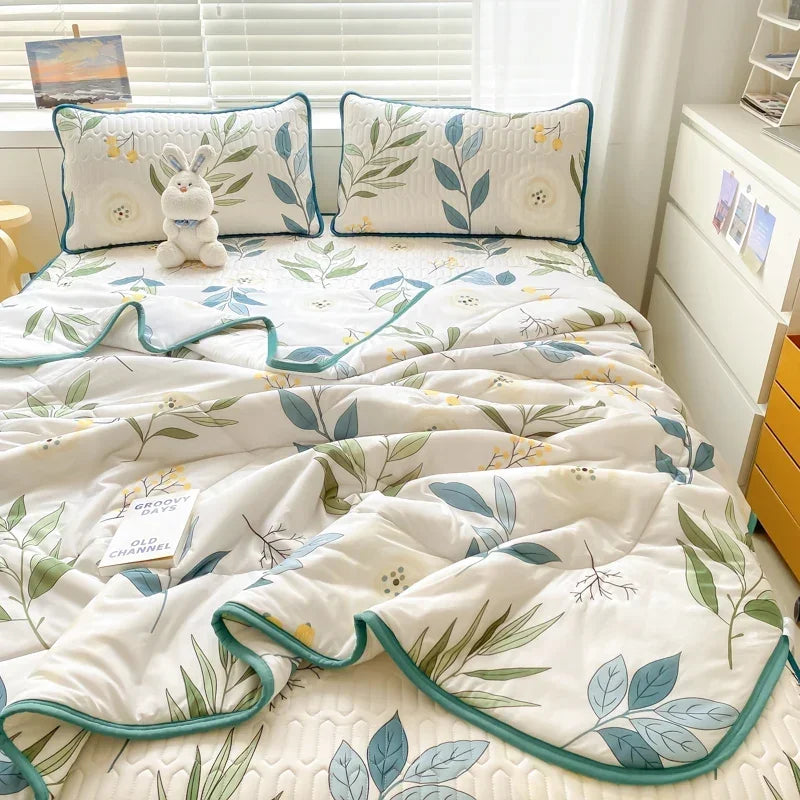 DecorBites™ Cool Feeling Silky Summer Comforter & Latex Fitted Sheet Set