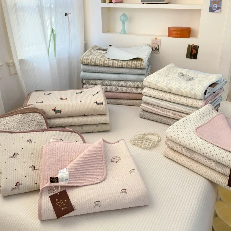 DecorBites™ Double-Sided Cotton Bed Cover Quilted Tatami Mat, Soft & Anti-Slip Mattress