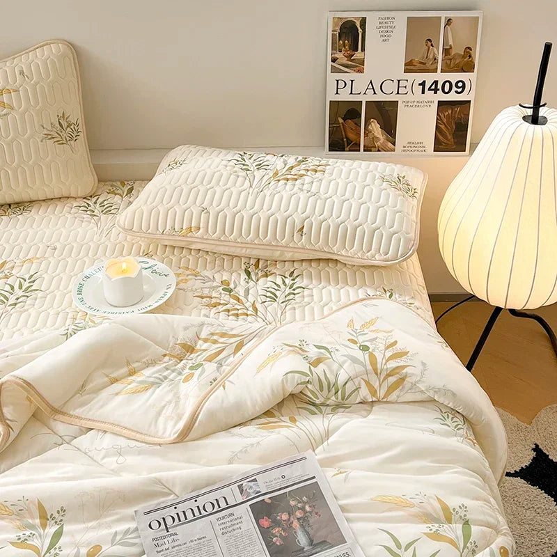 DecorBites™ Cool Feeling Silky Summer Comforter & Latex Fitted Sheet Set