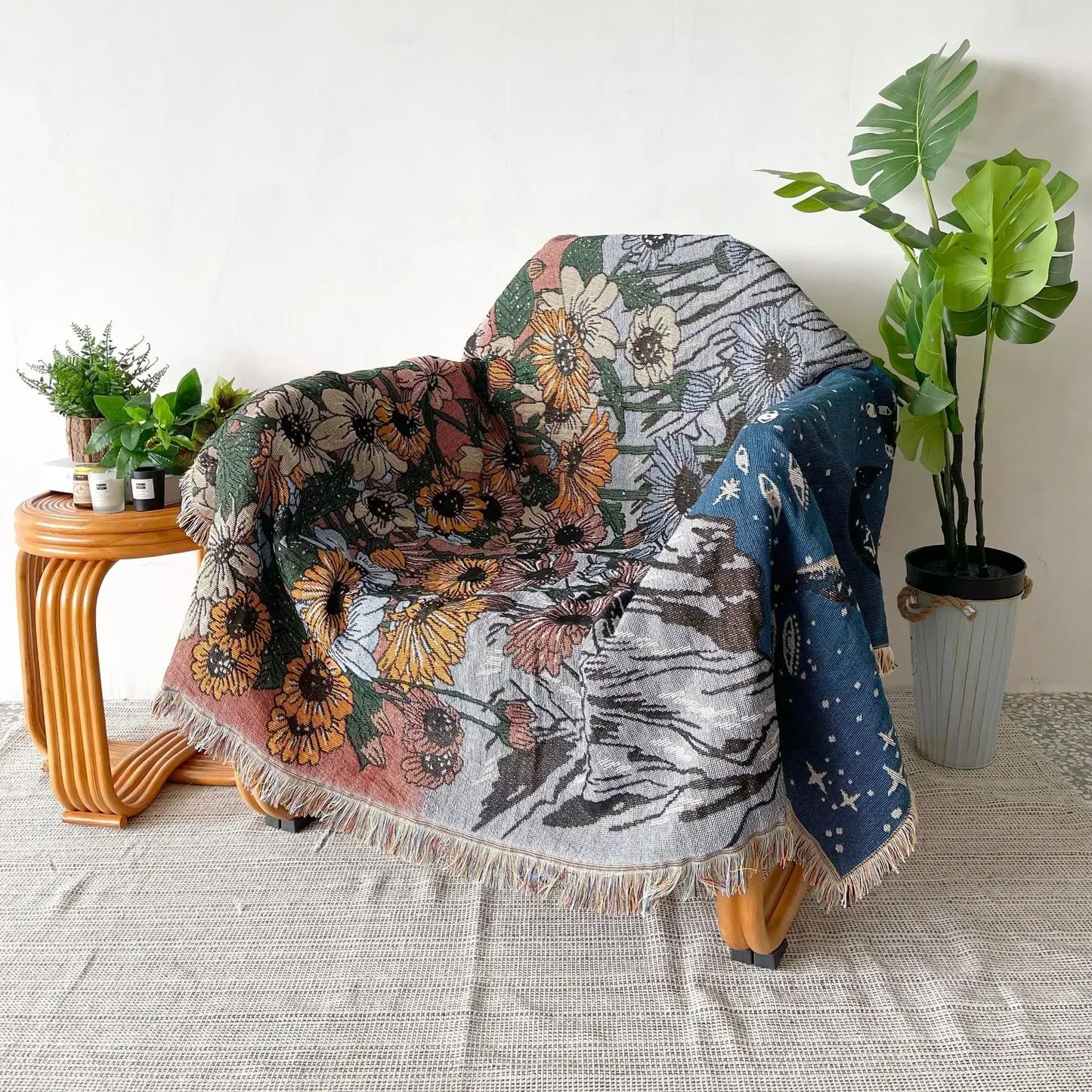 DecorBites™ Bohemian Throw Blanket - Geometric Abstract Tapestry Sofa Cover with Tassel - Living Room Decor Rug