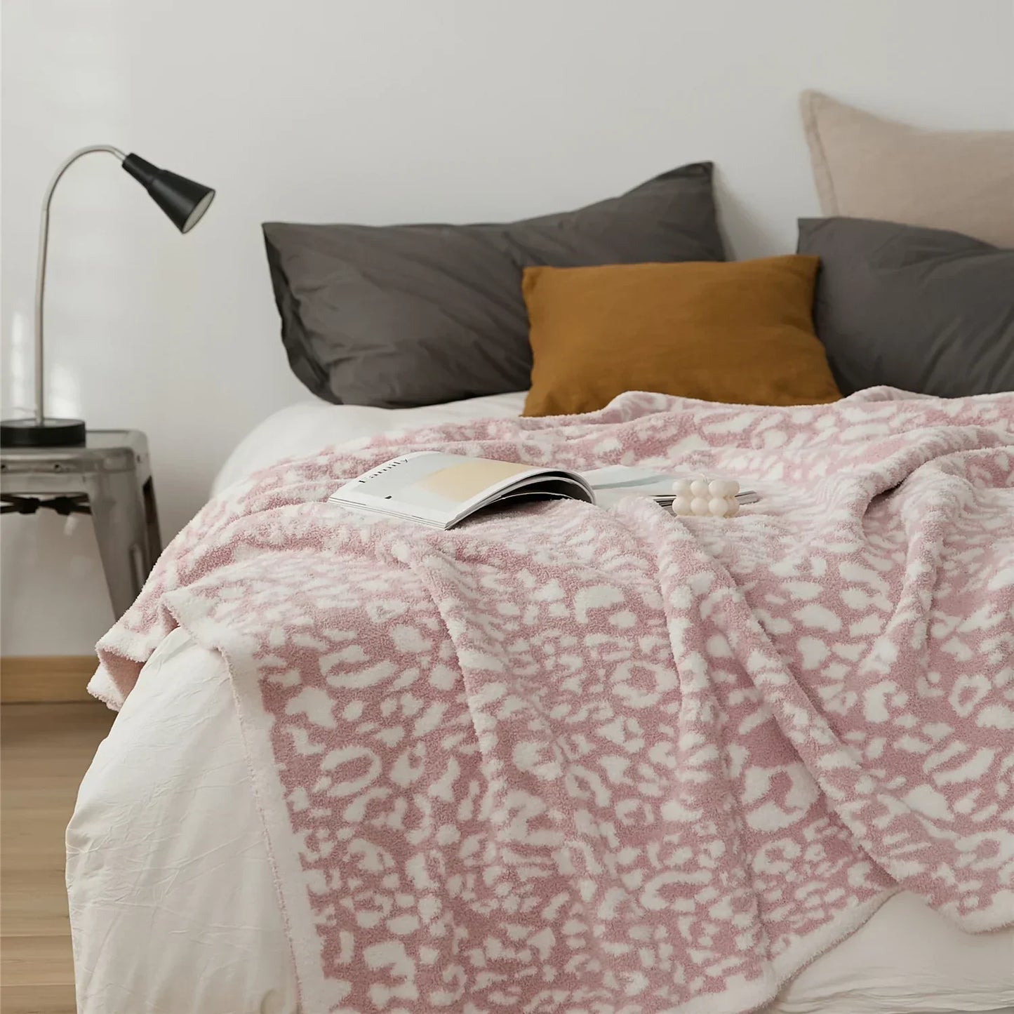 DecorBites™ Cozy Leopard Print Knitted Blanket - Winter Faux Fur Microfiber Throw