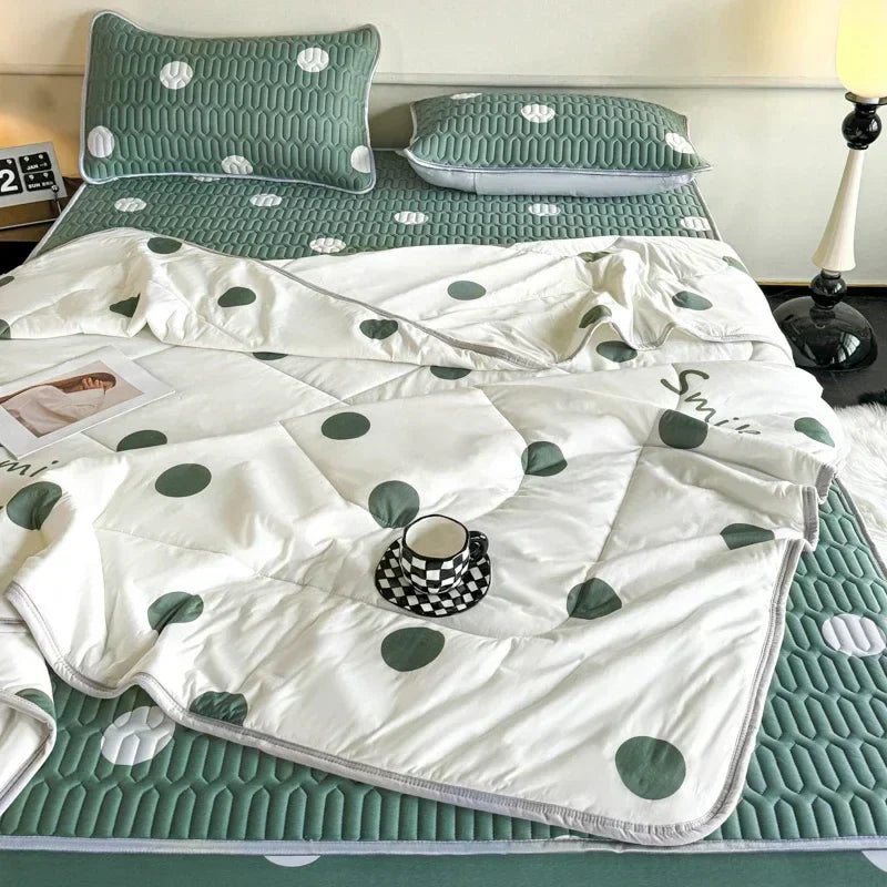 DecorBites™ Cool Feeling Silky Summer Comforter & Latex Fitted Sheet Set