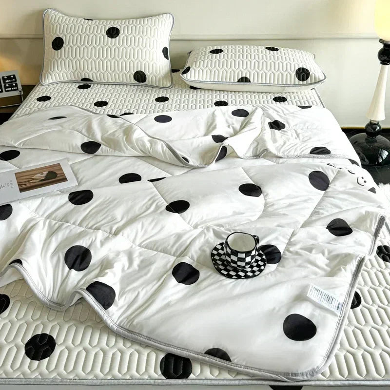 DecorBites™ Cool Feeling Silky Summer Comforter & Latex Fitted Sheet Set