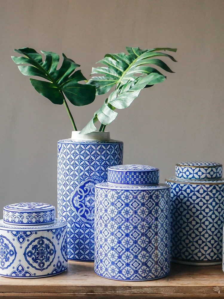 DecorBites™ Chinese Retro Ceramics Golden Vase with Cover for Home Décor and Organization