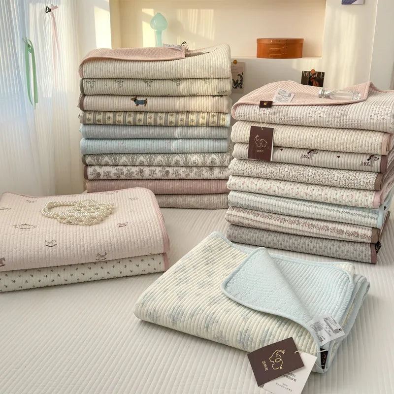 DecorBites™ Double-Sided Cotton Bed Cover Quilted Tatami Mat, Soft & Anti-Slip Mattress