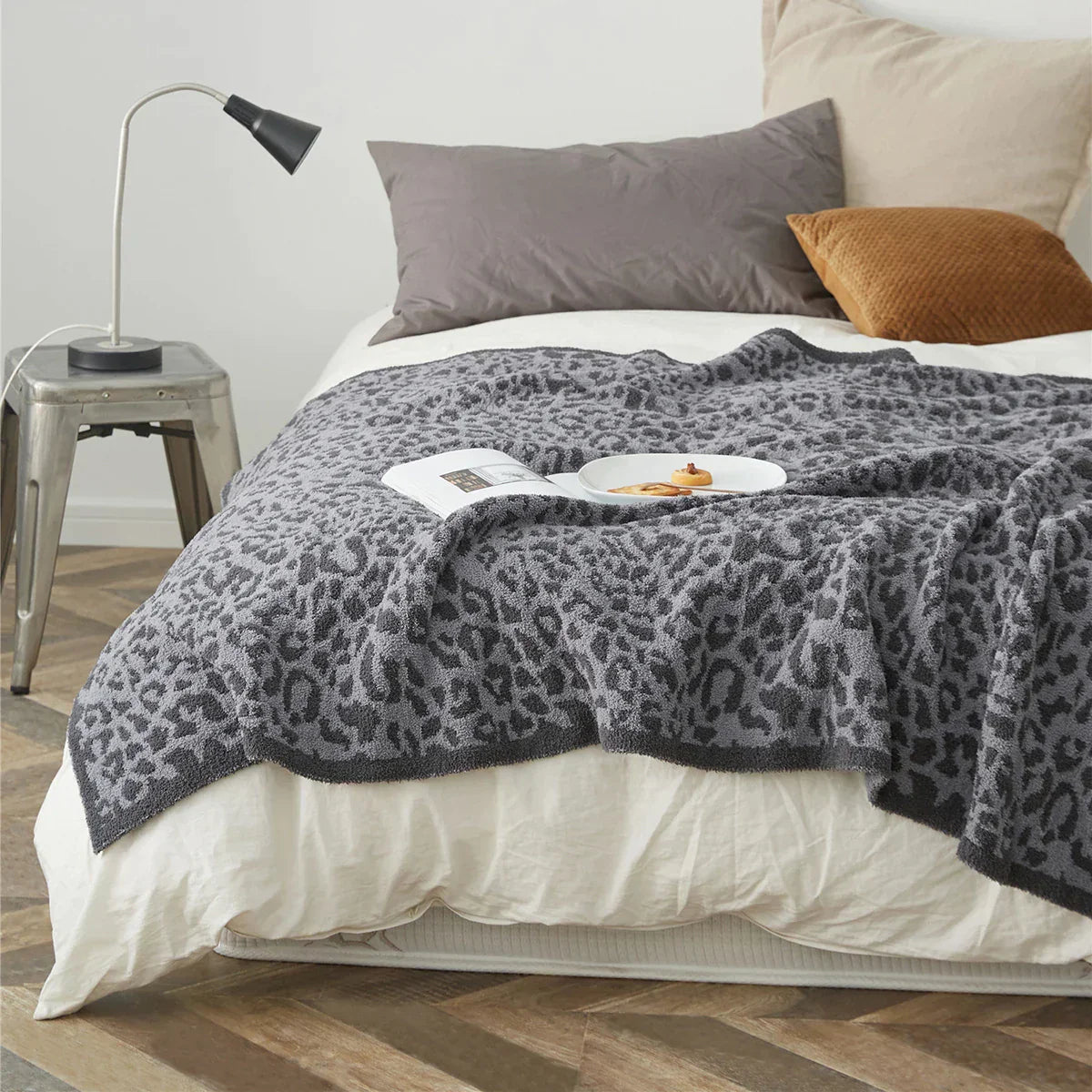 DecorBites™ Cozy Leopard Print Knitted Blanket - Winter Faux Fur Microfiber Throw