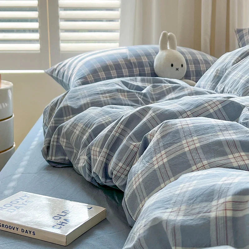 DecorBites™ Luxurious 2024 Grid Lattice Bedding Set