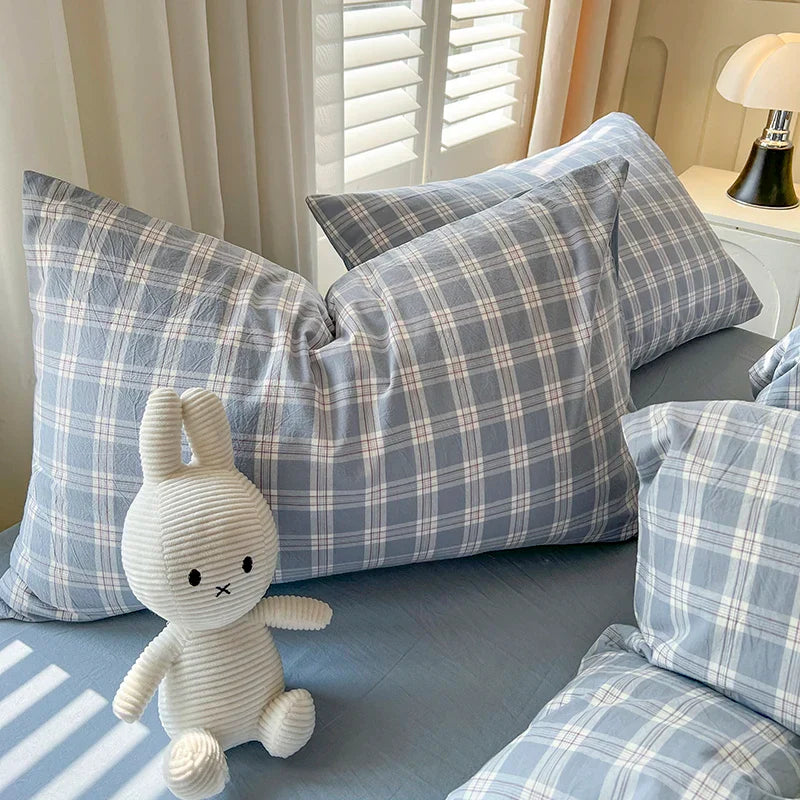 DecorBites™ Luxurious 2024 Grid Lattice Bedding Set