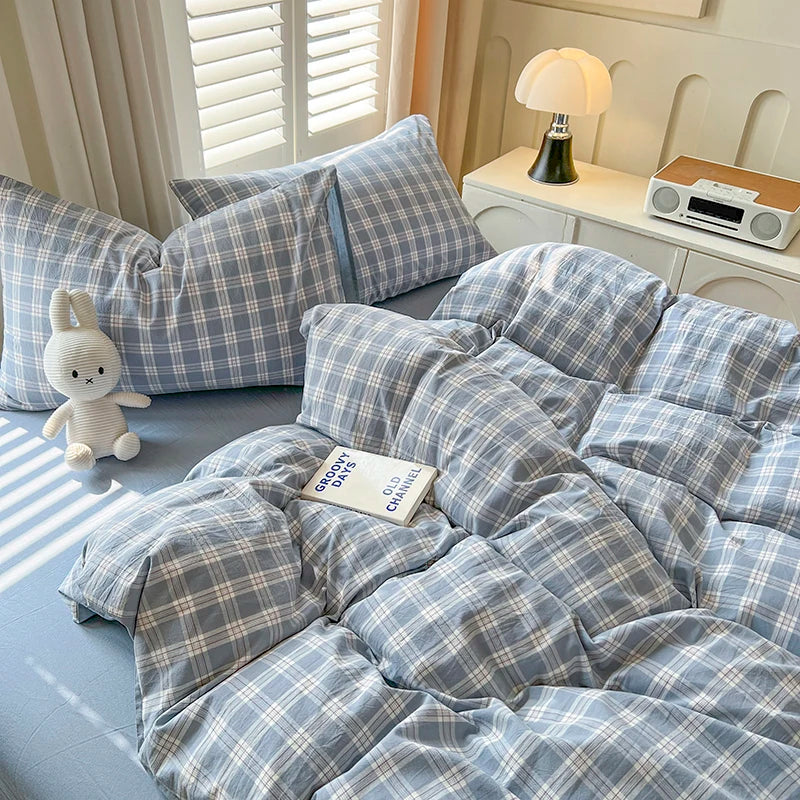 DecorBites™ Luxurious 2024 Grid Lattice Bedding Set
