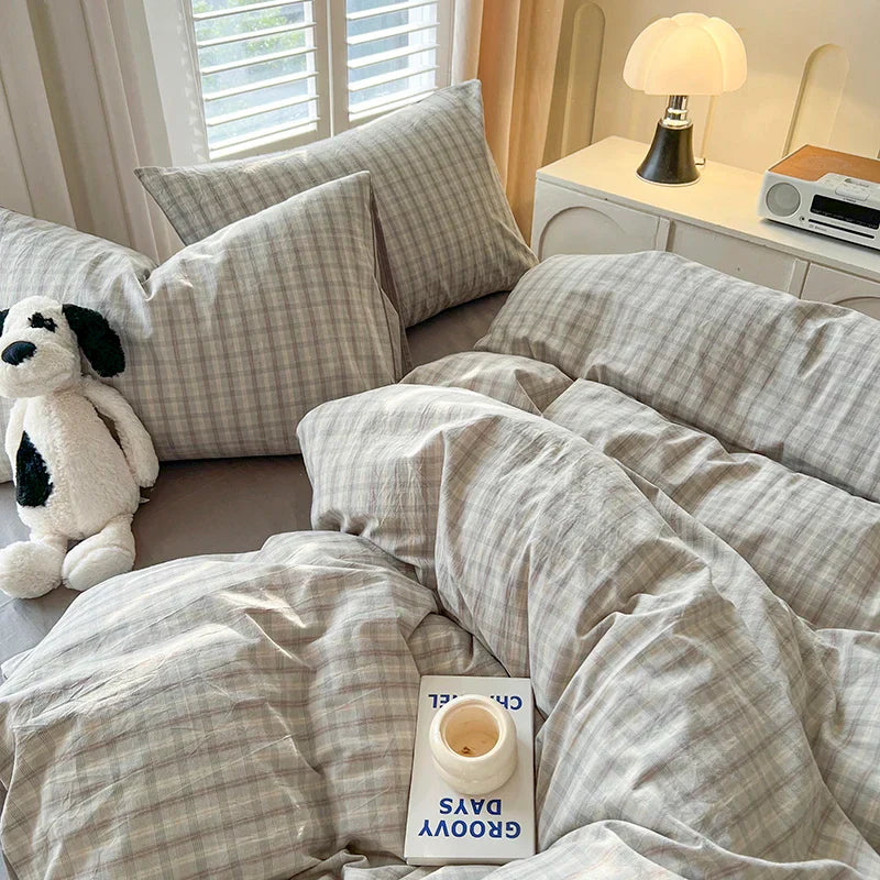 DecorBites™ Luxurious 2024 Grid Lattice Bedding Set