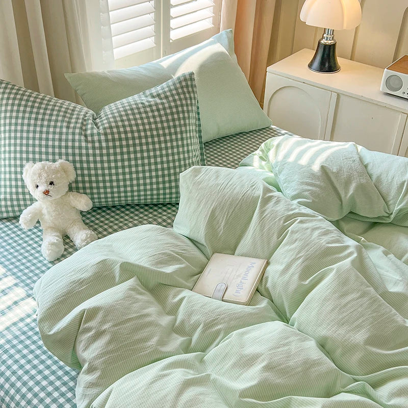 DecorBites™ Luxurious 2024 Grid Lattice Bedding Set