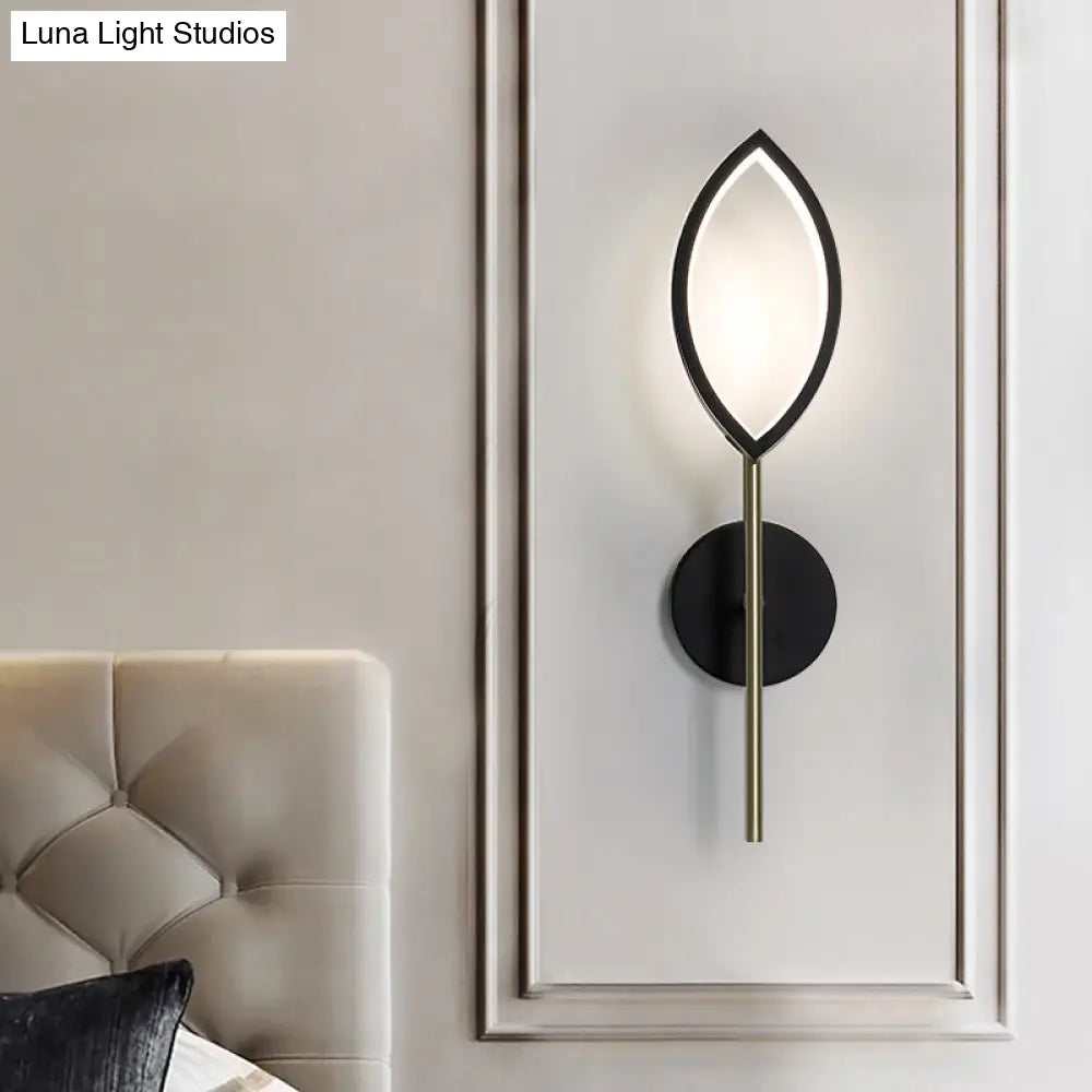 DecorBites™ Modern Leaf-Shaped Metallic Wall Sconce - Black/Gold Finish - LED Wall Light for Living Room
