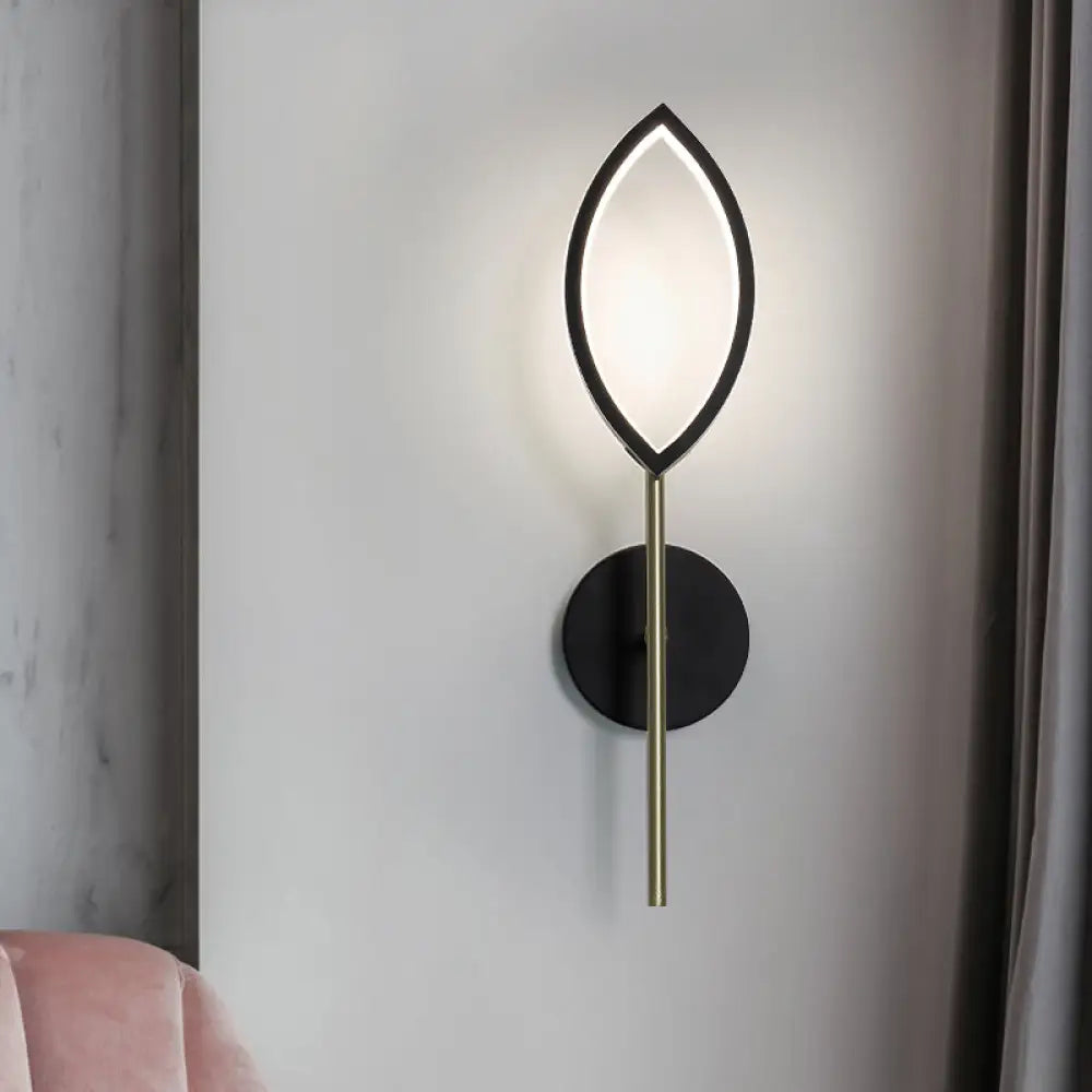DecorBites™ Modern Leaf-Shaped Metallic Wall Sconce - Black/Gold Finish - LED Wall Light for Living Room