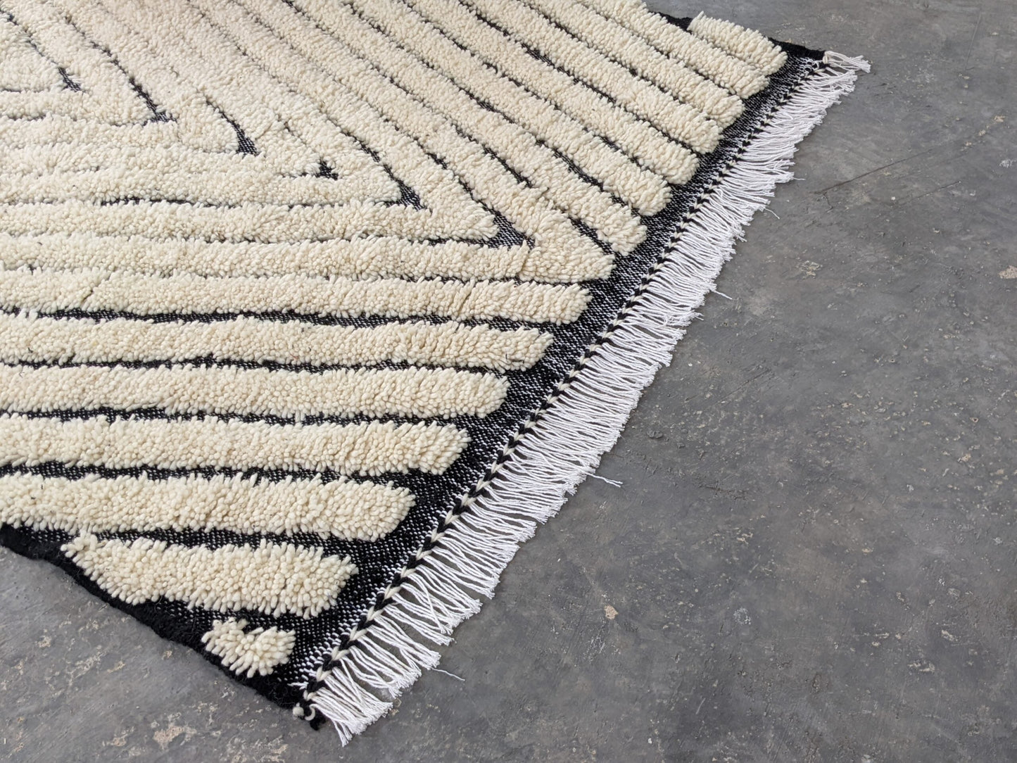 DecorBites™ Moroccan Handmade Traditional Beni Ouarain Rug 245 X 146 Cm