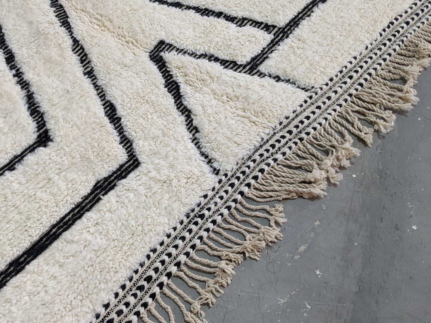 DecorBites™ Moroccan Handmade Traditional Beni Ouarain Rug 290 X 213 Cm