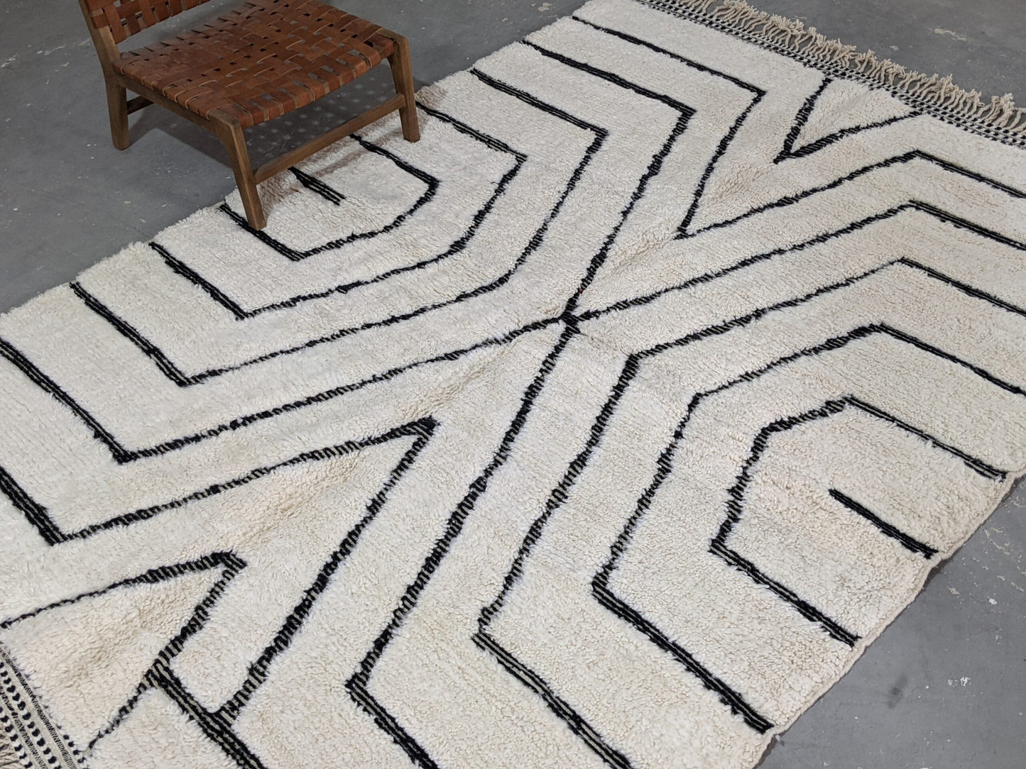 DecorBites™ Moroccan Handmade Traditional Beni Ouarain Rug 290 X 213 Cm