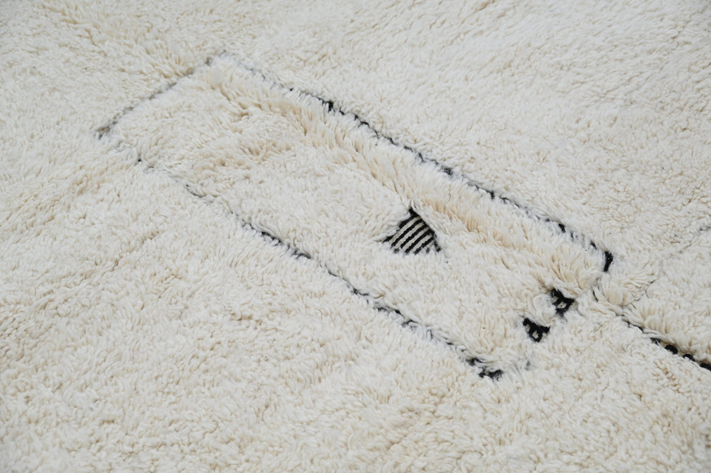 DecorBites™ Moroccan Handmade Traditional Beni Ouarain Rug 300 X 200 Cm