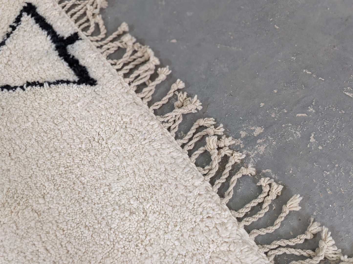 DecorBites™ Moroccan Handmade Traditional Beni Ouarain Rug 310 X 210 Cm