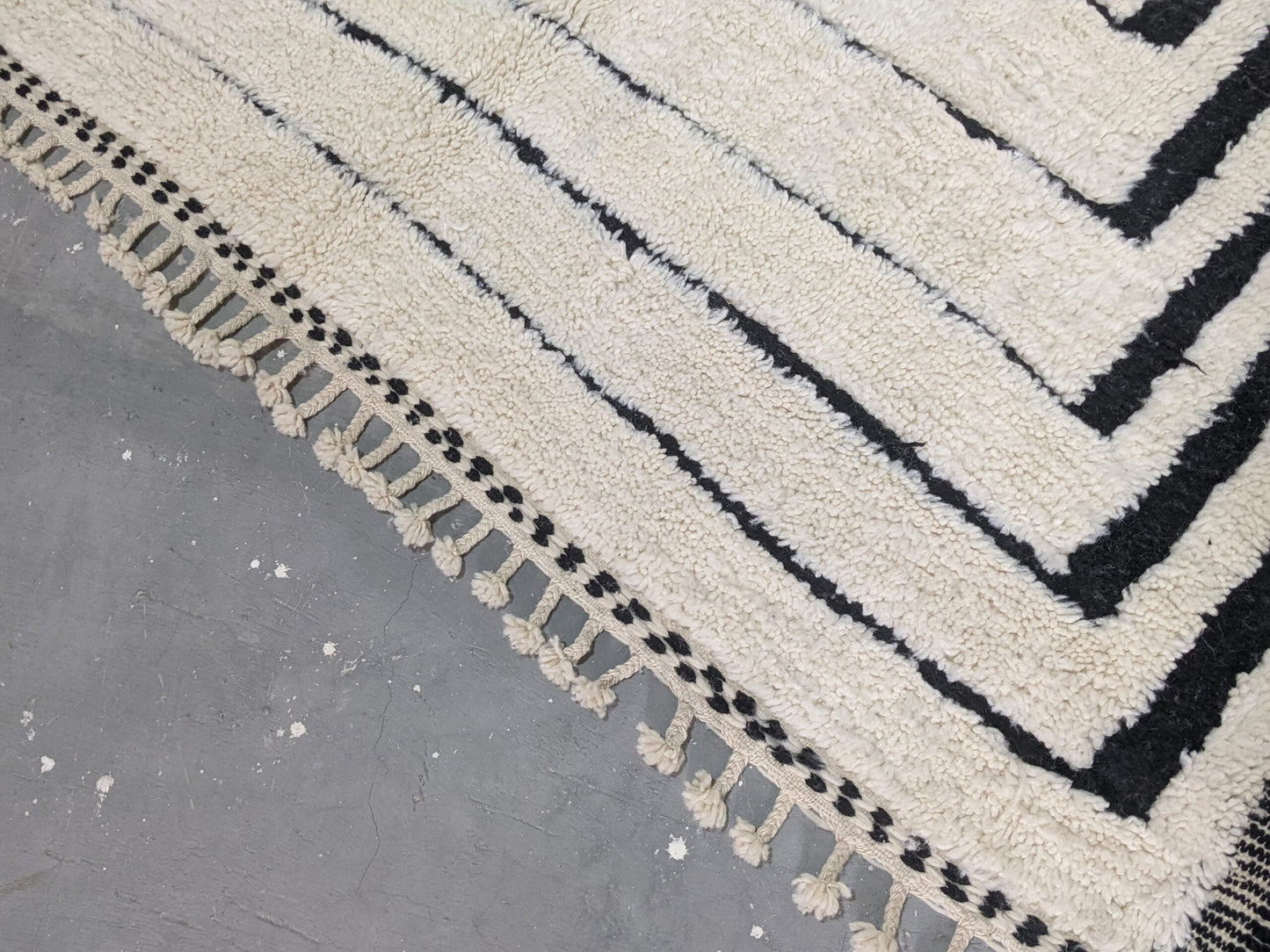DecorBites™ Moroccan Handmade Traditional Beni Ouarain Rug 344 X 216 Cm